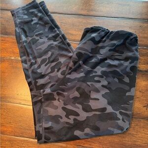 Danskin Black and Gray Women’s  Camouflage Leggings- Size L